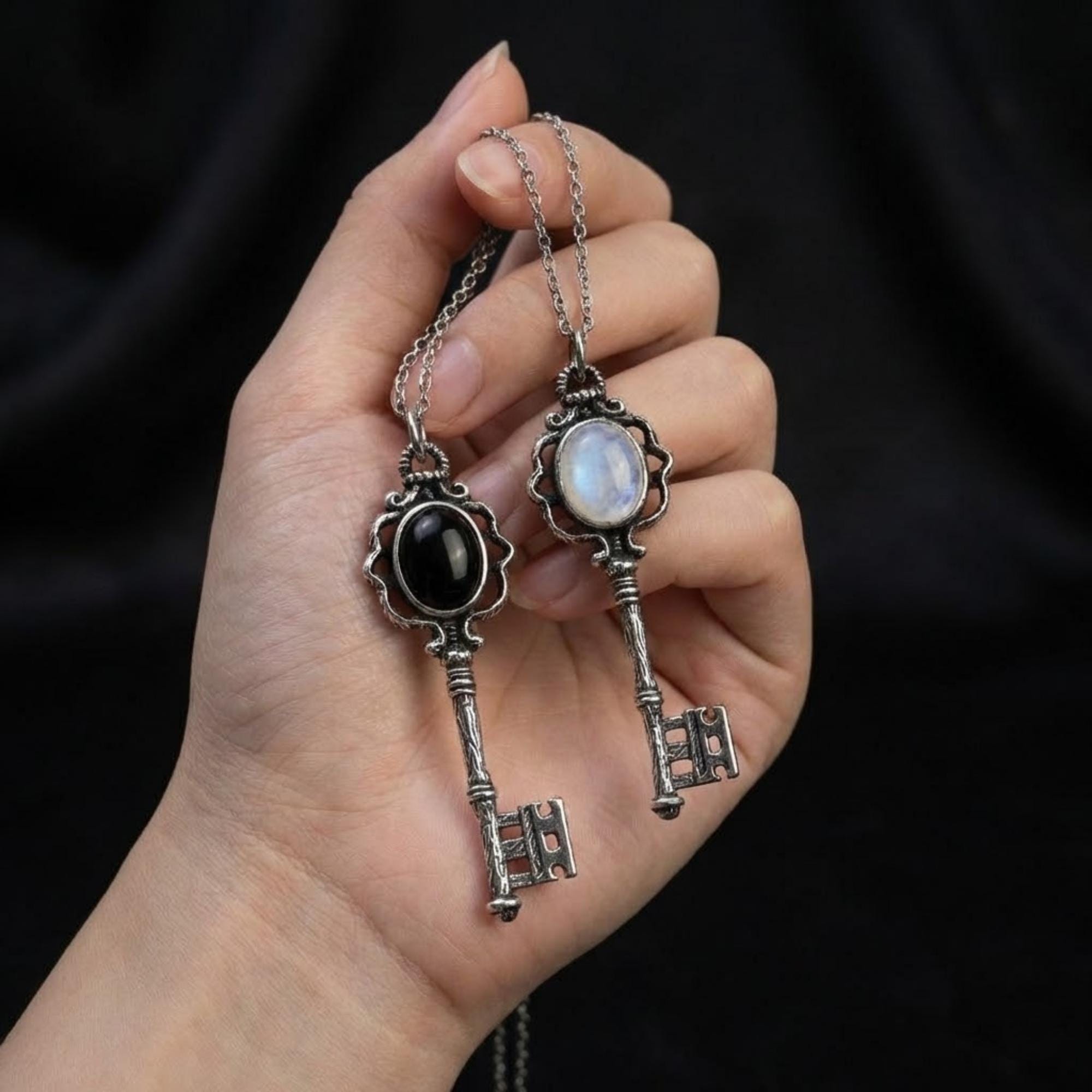 Collana con ciondolo a forma di chiave greca in argento Collana con ciondolo a forma di chiave greca in argento