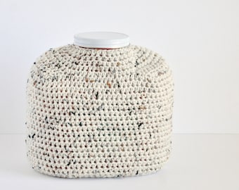 Couvercle pour récipient pour objets tranchants et tranchants au crochet : élimination décorative des seringues