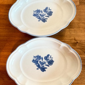 Vintagr Pfaltzgraff Yorktowne 8” Blue Floral Stoneware Serving/ Relish Dishes Set Of 2.