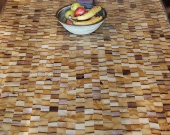 Tafla Cartur Gemcut, a striking 6-8-person table in a unique Bohemian/Boho style with high-quality epoxy resin and spider legs. Handmade in the Netherlands.