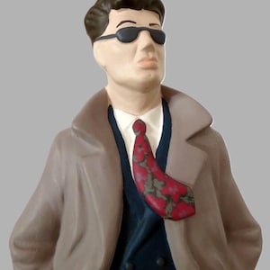 Dekorativ figur, unik manlig modellskyltdocka med rock, 35 cm, matt keramik, handgjord i Italien