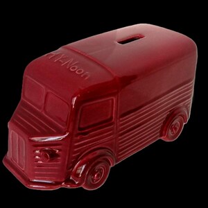 Esclusivo salvadanaio in ceramica rosso su misura per Citroen HY Type H, realizzato a mano in Italia.