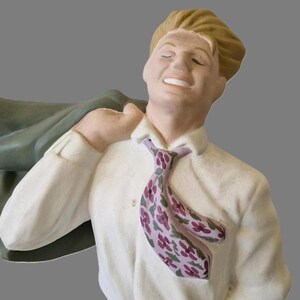 Dekorativ figur, unik manlig modellskyltdocka med jacka, 34 cm, matt keramik, handgjord i Italien