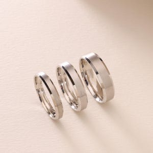 Matte White Gold Beveled Edge Wedding Band 14K - Men&#39;s White Gold Wedding Band - 3mm, 4mm, 5mm Solid Gold Bevelled Rings - Comfort Fit Bands