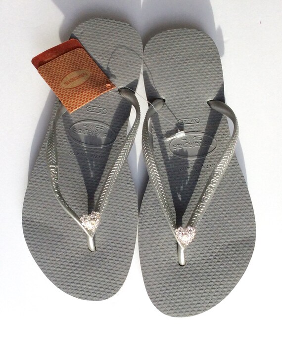 slim fit flip flops