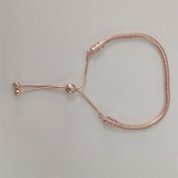 Pandora モーメンツスネークチェーンスライダーブレスレット チャーム付き Pandora モーメンツスネークチェーンスライダーブレスレット チャーム