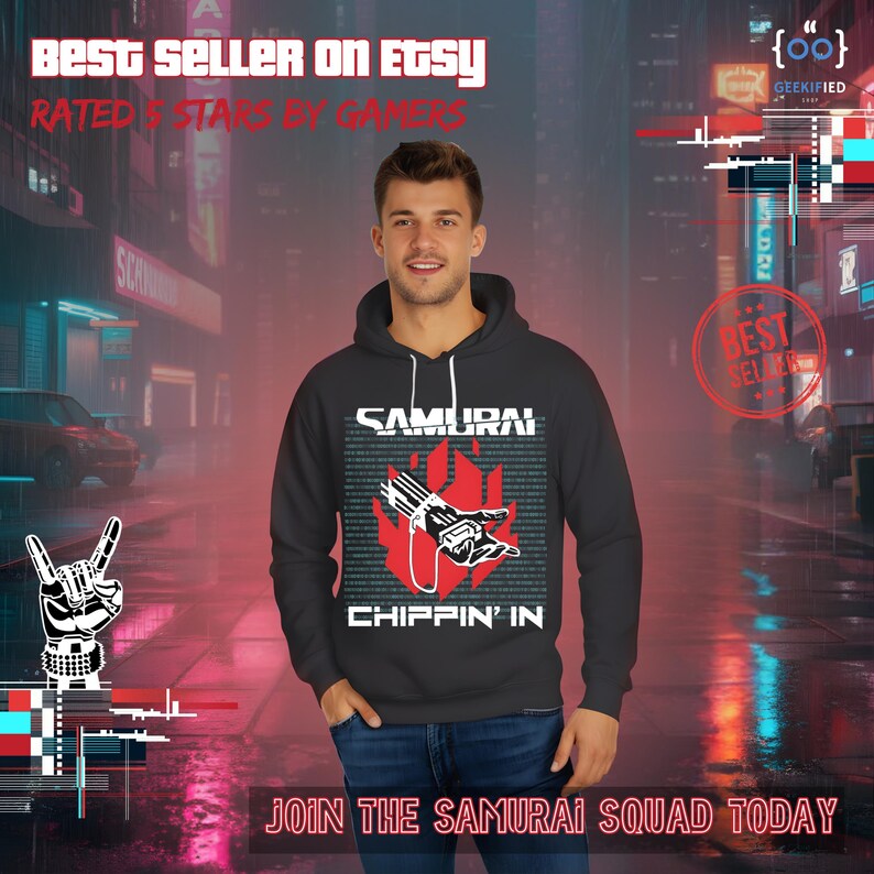Op de afbeelding: Zwarte hoodie met het woord "SAMURAI" in wit en een rood-witte afbeelding. De tekst "CHIPPIN' IN" staat onder de afbeelding. De afbeelding bevat ook de tekst "BEST SELLER ON ETSY" en "JOIN THE SAMURAI SQUAD TODAY".