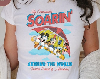 Top corto retro de Disney, camiseta de Mickey y sus amigos del parque temático.