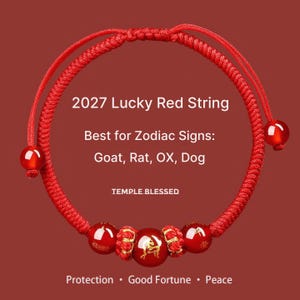 Puede incluir: Una pulsera de cordón trenzado rojo con tres cuentas rojas con símbolos dorados, incluida una cuenta central con un motivo de cabra. El texto dice: 2027 Lucky Red String, Best for Zodiac Signs: Goat, Rat, OX, Dog, TEMPLE BLESSED, Protection, Good Fortune, Peace.