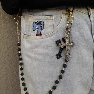 Cadena de billetera con piedra volcánica cruzada, cadena para jeans Y2K, cadena gótica para pantalones, llavero con cruz, cadena para billetera hecha a mano, cadena para billetera punk
