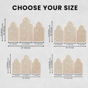 K&ouml;nnte beinhalten: Eine Gr&ouml;&szlig;entabelle f&uuml;r vier Sets aus drei gew&ouml;lbten Holzpaneelen mit komplexen geometrischen Ausschnitten. Der Text CHOOSE YOUR SIZE steht oben. Die Ma&szlig;e sind f&uuml;r jedes Paneel und die Gesamtbreite jedes Sets in Zoll und Zentimetern angegeben.