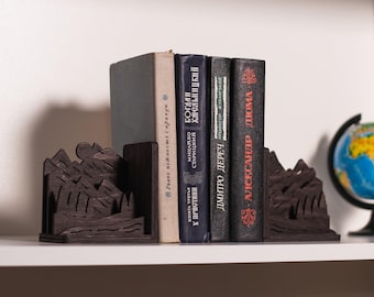 Boekensteunen berg, rustieke houten boekensteunen, op de natuur geïnspireerd plankdecor, moderne minimalistische boekenhouderset, inrichting thuisbibliotheek
