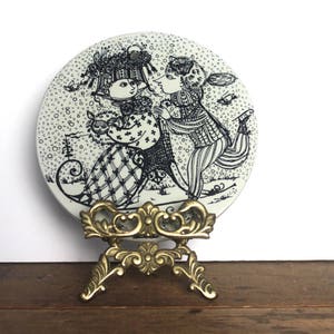 vintage Bjorn Wiinblad trivet, hot plate - Nymolle DENMARK, Januar, Kontakt -  mcm black + white Danish Modern plate, lovers in a snowstorm