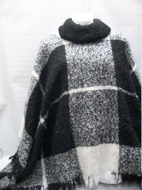 Vintage Knitted Sweater Poncho, Super Soft Kitted… - image 3