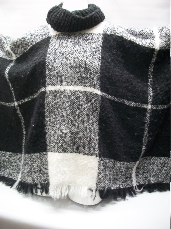 Vintage Knitted Sweater Poncho, Super Soft Kitted… - image 6