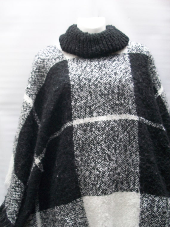 Vintage Knitted Sweater Poncho, Super Soft Kitted… - image 4