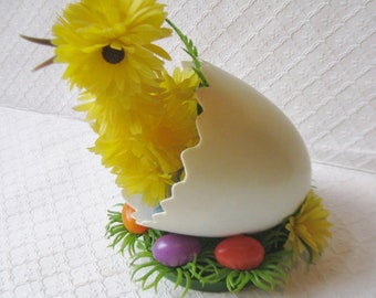 Vintage Plastic Flower Duck in Egg, 1960s-70s, Retro Easter, Easter Kitsch