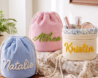 Pochette per il trucco personalizzata in velluto a coste, organizer cosmetico con nome ricamato, borsetta per il trucco con graziosa fantasia floreale, regalo personalizzato