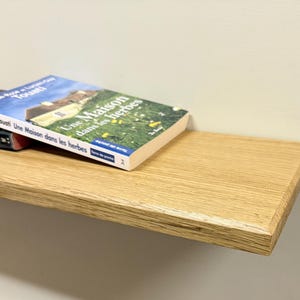 Estante flotante de roble macizo para montar en la pared