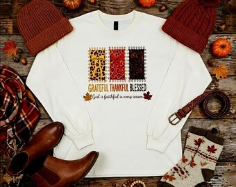 Camiseta de otoño "Agradecido, Bendecido" • Camiseta cristiana de otoño • Camiseta de manga larga con estampado de fe • Top de calabaza con lazo y estampado de leopardo • Día de Acción de Gracias