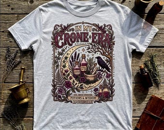 Apotekarskjorta från käringtiden | Häxig örttinktur-t-shirt | Kråkdryck vintage-mystisk grafik | Häxskjorta från Cottagecore | T-shirt med hednisk måne