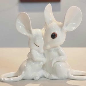 Białe myszy z porcelany kostnej Royal Osborne