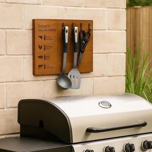 Barbecue utensil wall rack, personalized grill tool holder, BBQ utensil organizer for patio, grill sign decor, BBQ gift for grill master dad