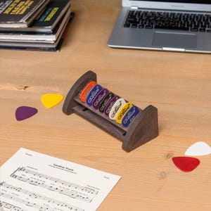 Hölzerner Gitarren-Plektrum-Halter, kundenspezifischer Plektrum-Organisator, Gitarren-Pick-Ausstellungsstand, Plektrum-Aufbewahrungsbox, einzigartiger Plektrumhalter, Gitarrenzubehör-Rack