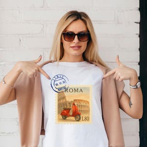 Roma Vintage Vespa Italien Briefmarken-T-Shirt, Retro-Scooter-Reise-Souvenir-T-Shirt, Geschenk für Briefmarkensammler und Vintage-Liebhaber Postkarte