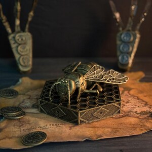 Skyrim goldenglow bee figurine | thieves guild quest prop | handmade resin statue