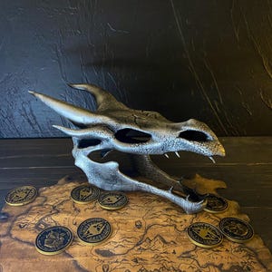 Dragon Skull Replica – Fantasy Beast Skeleton Prop – Resin Sculpture – Mythic Decor for Collectors and Gamers