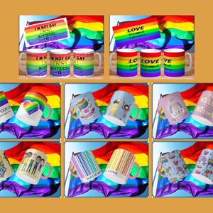 Puede incluir: Colección de tazas con temática del Orgullo, con diseños de arcoíris y varios textos. Algunas tazas presentan frases como "Love Wins" y "Enjoy Your Life". Las tazas se muestran sobre un fondo de banderas arcoíris.
