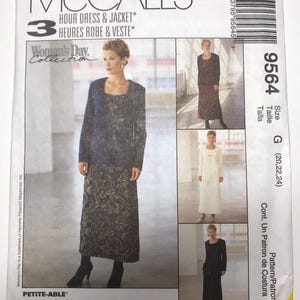 Puede incluir: Un patrón de costura para un vestido y una chaqueta. El patrón es para las tallas 20, 22 y 24. El patrón es de McCall's y forma parte de la colección Woman's Day. El patrón es para una talla petite.