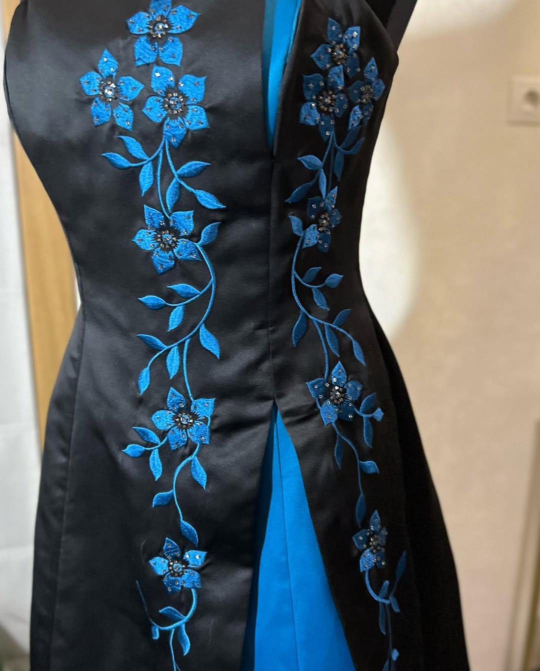 Vintage Festive Black and Blue Prom Dress | Floral Embroidered Gown With  Full Lining | Bridgerton-inspired Formal Dress Size M - Etsy