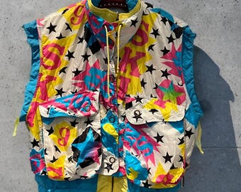 Bunte Vintage-Steppweste „Carson“ aus den 90er-Jahren – Skiweste, Snowboardweste, Winter- und Urlaubsjacke, isolierte Bergweste, Größe M