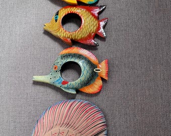 Vintage-Serviettenringe mit Fischmotiv, handbemalt, aus Holz, Tischdekoration im Küstenstil
