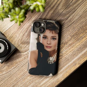 Elegante funda para teléfono con retrato de estilo retro / Inspirada en Audrey Hepburn