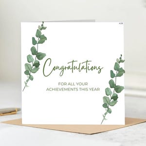 Cartão de felicitações personalizado por conquistas Design minimalista de eucalipto -