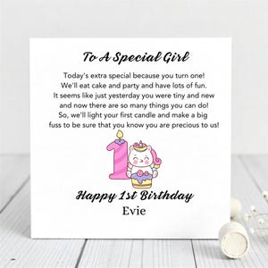 Biglietto di auguri personalizzato per il primo compleanno di una bambina: grazioso biglietto di auguri per il primo compleanno con cupcake unicorno e poesia, biglietto personalizzato per figlia, nipote e nipote.