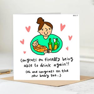 Gefeliciteerd dat je eindelijk weer kunt drinken - grappige nieuwe babykaart - humoristische postpartumgroet voor nieuwe moeder - sarcastische babykaart.