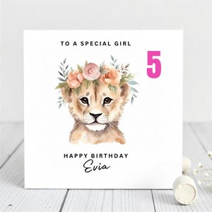 Tarjeta de 4º cumpleaños para niña: lindo elefante con corona de flores. Tarjeta de cumpleaños con nombre personalizado.