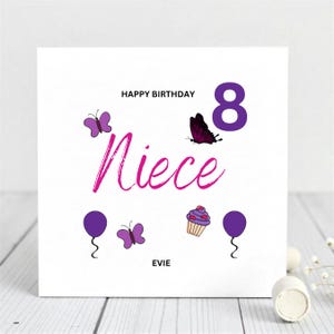 Carte personnalisée pour le 8e anniversaire d'une nièce - Motif ballons, cupcakes et papillons
