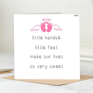 Cartão de boas-vindas personalizado para recém-nascido - Mãos pequenas, pés pequenos tornam nossas vidas tão doces