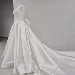 Robe de mariée en mikado ivoire : robe de mariée bustier avec nœud amovible