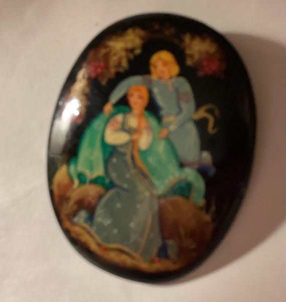Two Russian Laquer Brooches priced individually - image 2
