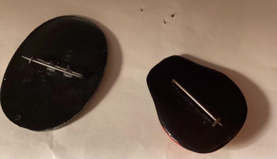 Two Russian Laquer Brooches priced individually - image 3