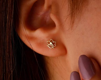Sterling Silver Birth Flower Stud Earrings: Personalized Floral Jewelry