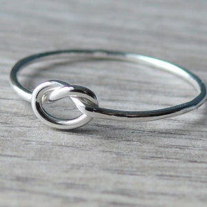 Anillo de nudo de plata esterlina • Anillo de plata esterlina • Anillo de nudo • Anillo infinito • Anillo para mejor amiga o regalo de dama de honor • Anillo apilable