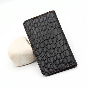 Handmade Crocodile-Textured Leather Bifold Wallet – 10 Card Slots