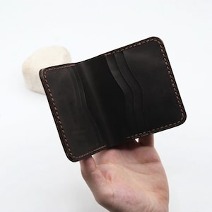Handgemaakte leren kaarthouderportemonnee – minimalistisch smal dubbelgevouwen | Rustiek volnerfleer | 6 kaartsleuven | Cadeau voor hem | EDC-portemonnee